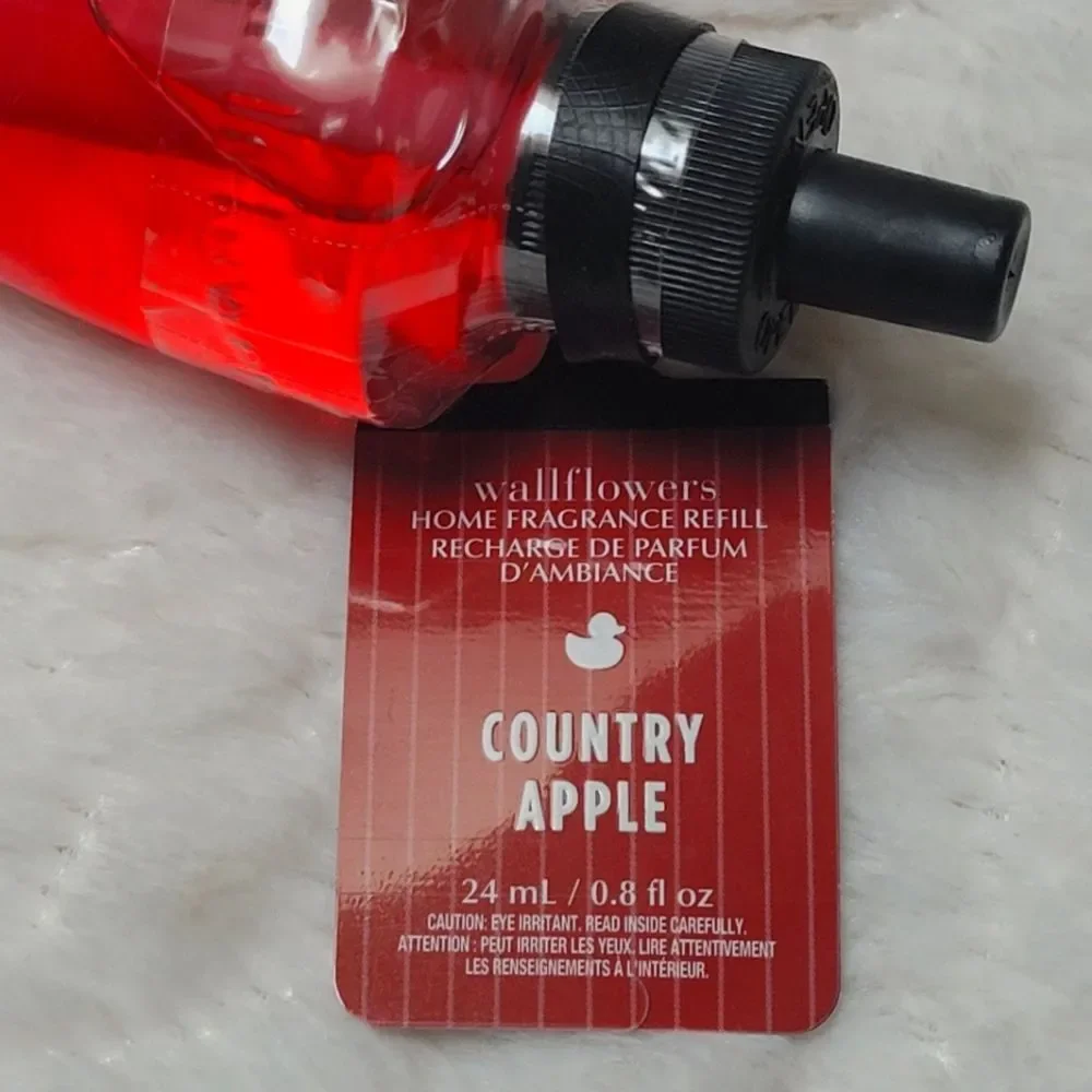 BBW White Barn Country Apple Wallflower Refill Bulb New OOS
